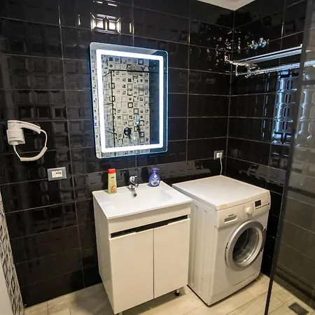 Tuttomondo * Golem (Tirana)